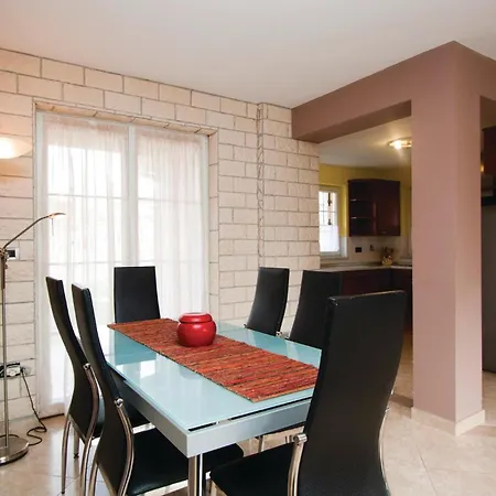 Vinez Ii Hébergement de vacances *