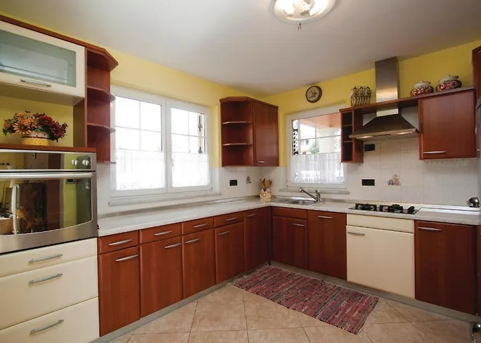 Dom wakacyjny Vinez Ii