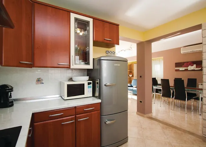 Vinez Ii Labin (Istria)