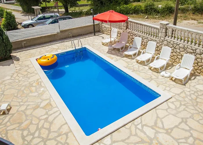 Dom wakacyjny Vinez Ii