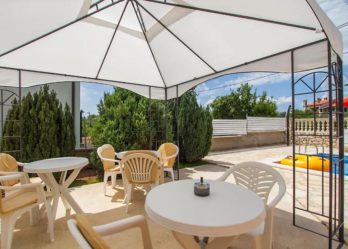 Dom wakacyjny Vinez Ii