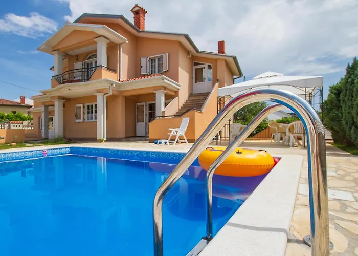 Dom wakacyjny Vinez Ii *